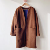 SØLVGRÅ SLIDTÆRK OG BLØD ULDSTOF