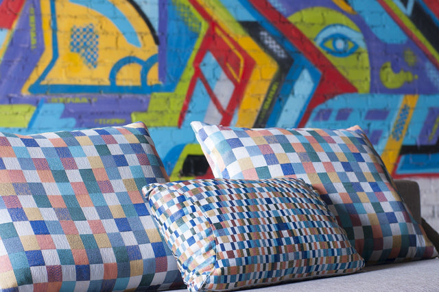 VARM KONFETTI-TERN PÅ SORT BARCELONA JACQUARD DEKORATIONSSTOF – KONFETTI-TERN