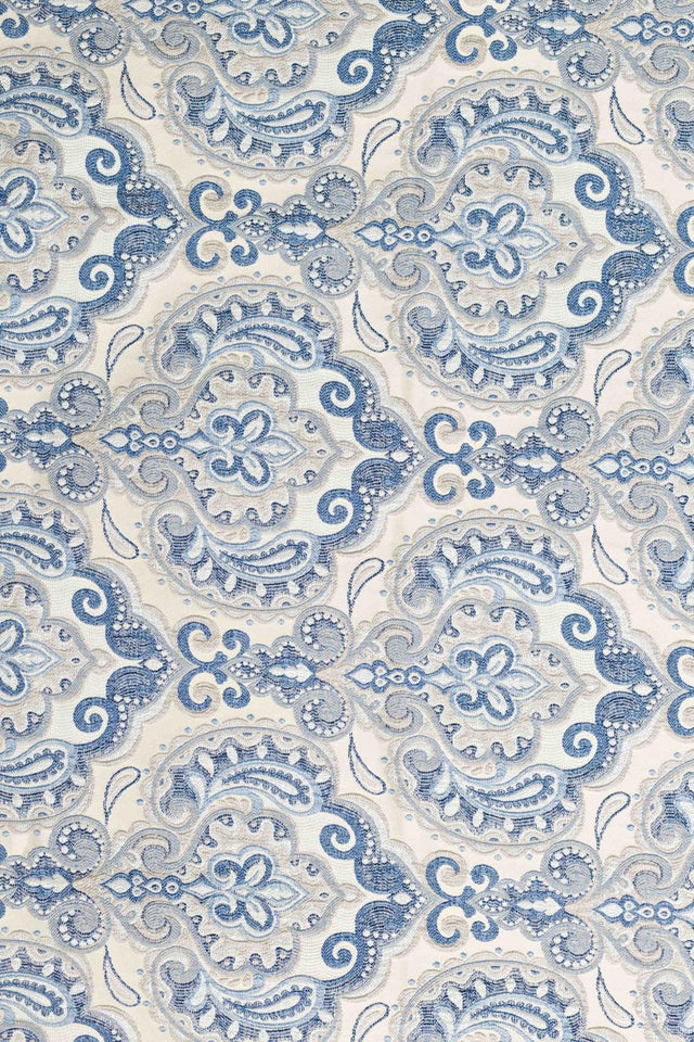 KOBOLTBLÅ PAISLEY PÅ CREME BOMBAJ JACQUARD MØBELSTOF – PAISLEY-MØNSTER