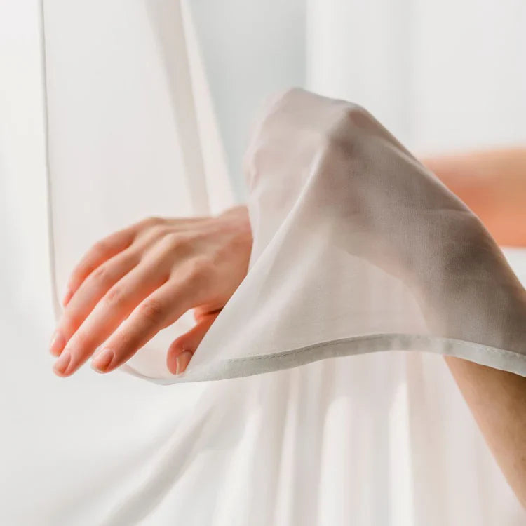 LAKSEFARVET CHIFFON – LET, GENNEMSIGTIG & MED FLOT FALD