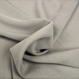 SØLVGRÅ CHIFFON – LET, GENNEMSIGTIG & MED FLOT FALD