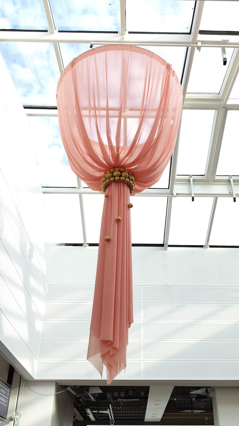 LAKSEFARVET CHIFFON – LET, GENNEMSIGTIG & MED FLOT FALD