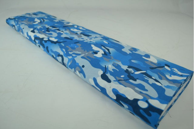 BLÅ BOMULDSPOPLIN MED CAMOUFLAGE PRINT