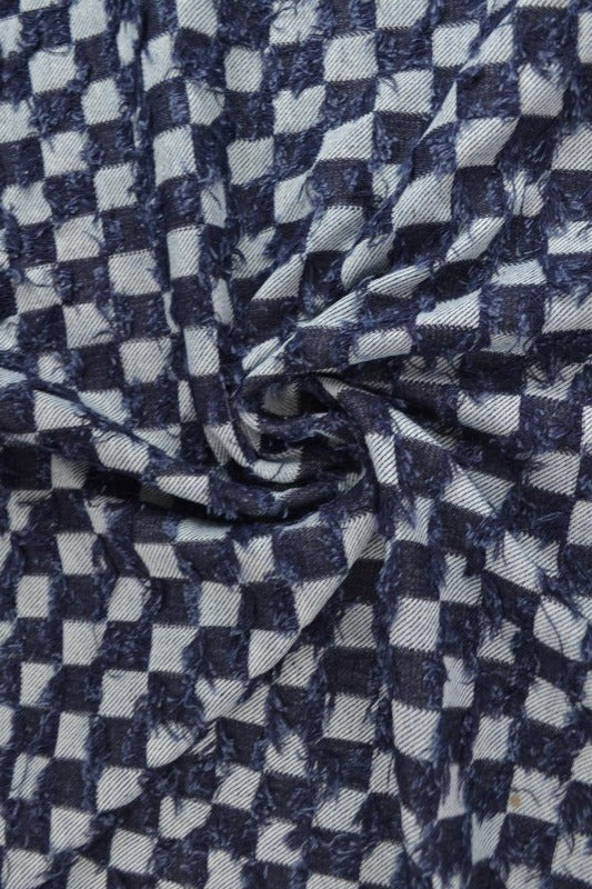 MØRKEBLÅ DENIM STOF MED TERNEDE FRYNSER – METERVARE TIL BUKSER & JAKKER