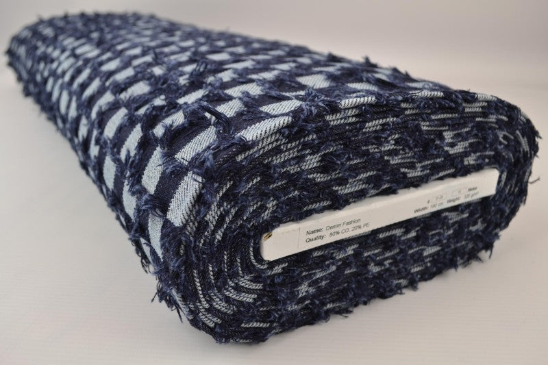 MØRKEBLÅ DENIM STOF MED TERNEDE FRYNSER – METERVARE TIL BUKSER & JAKKER