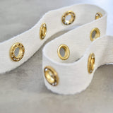 HVID BÅND MED GULD RINGE 20MM