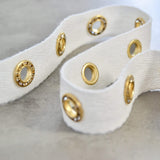 HVID BÅND MED GULD RINGE 20MM