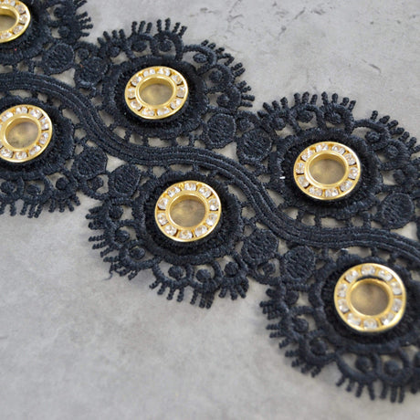 SORT BLOMSTERBÅND MED GULD RINGE 55MM