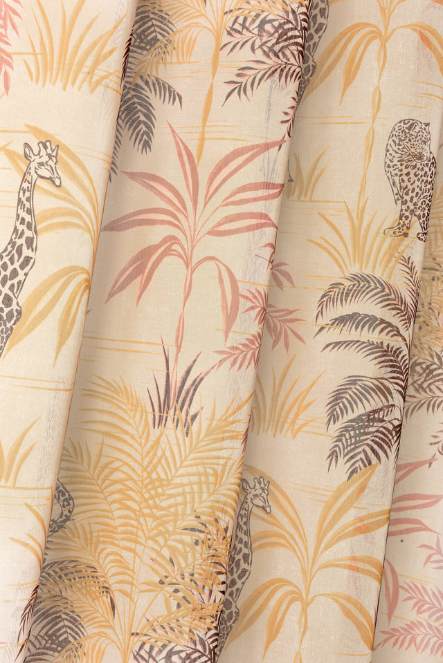 Gardinvoile med safari-motiv — terrakotta & sand