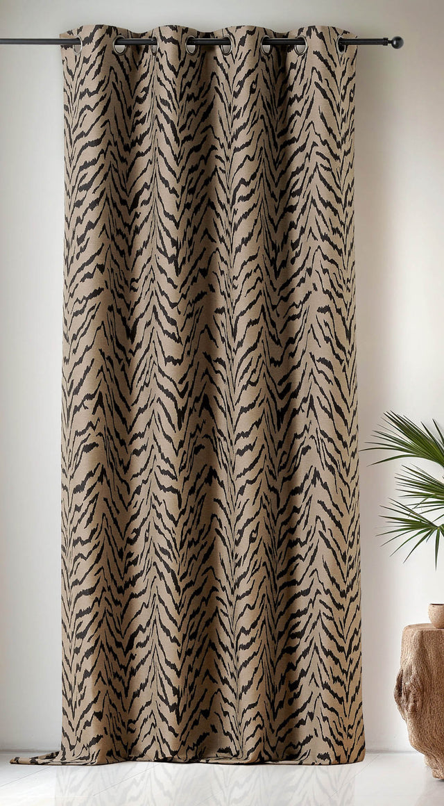 Jacquard gardinstof med tigermønster — taupe & sort, syet som færdigt gardin