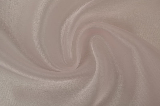 LYSERØD ORGANZA – TRANSPARENT & SKINNENDE