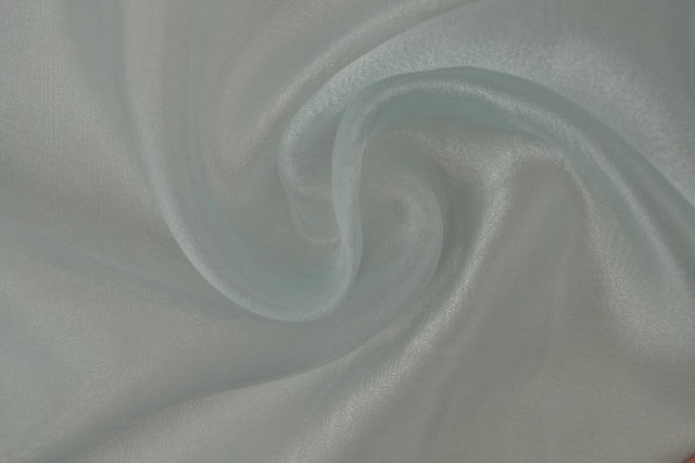 LYSEBLÅ ORGANZA – TRANSPARENT & SKINNENDE