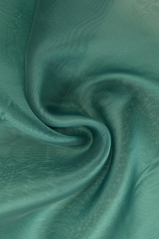 SMARAGDGRØN ORGANZA – TRANSPARENT & SKINNENDE