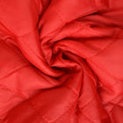 RØD QUILT STOF MED VATTERET BAGSIDE