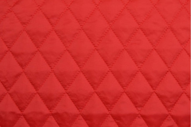 RØD QUILT STOF MED VATTERET BAGSIDE