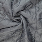 MØRKEGRÅ QUILT STOF MED VATTERET BAGSIDE