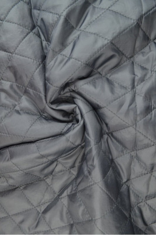 MØRKEGRÅ QUILT STOF MED VATTERET BAGSIDE