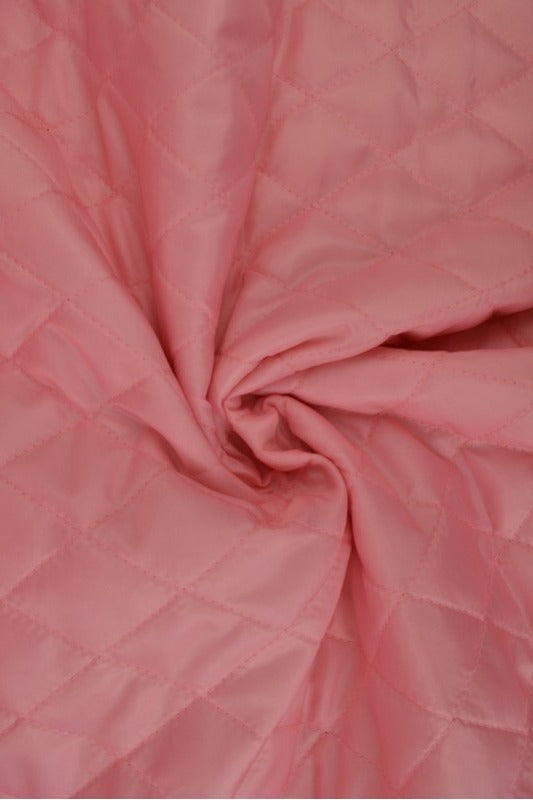 LYSERØDT QUILT STOF MED VATTERET BAGSIDE