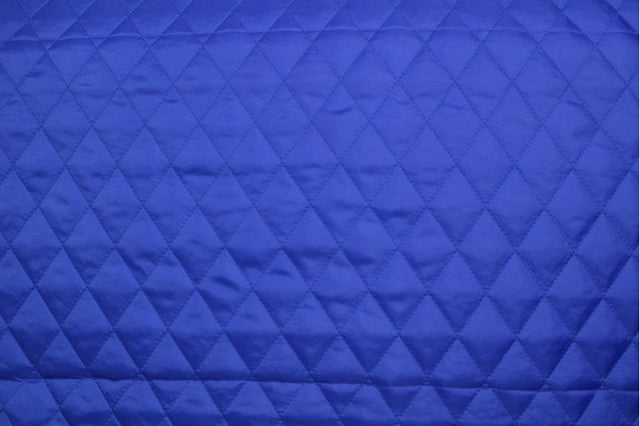 MØRKEBLÅ QUILT STOF MED VATTERET BAGSIDE