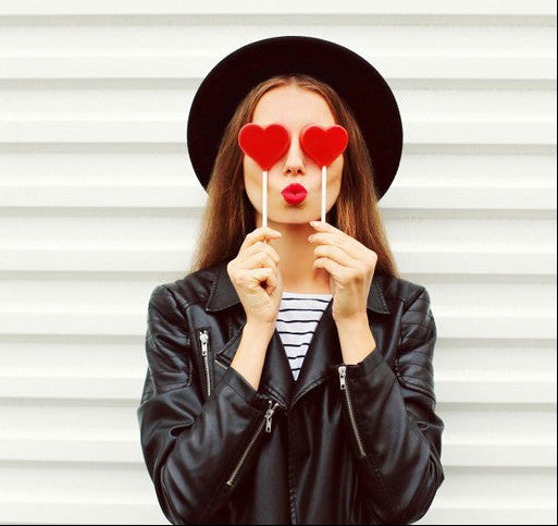 LAKSEFARVET IMITERET LÆDER – TIL BEKLÆDNING & DEKORATION