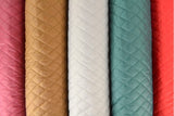 MØRK KARAMEL QUILT STOF MED VATTERET BAGSIDE