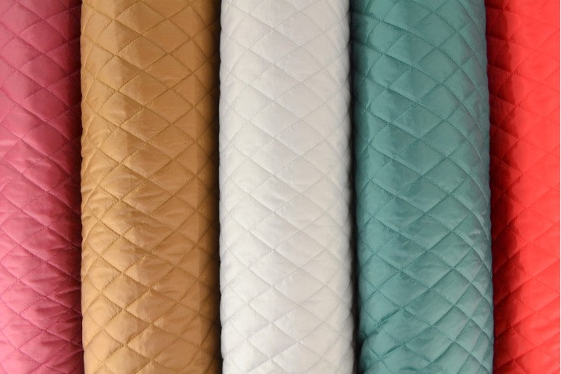 VINTAGE GRØN QUILT STOF MED VATTERET BAGSIDE