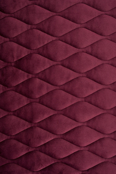 DYB BORDEAUXRØD MAGIC VELVET 3D – QUILTET VELOUR MED BLADMØNSTER