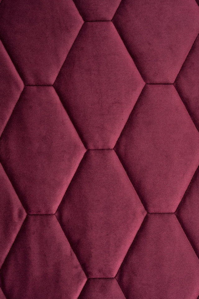 DYB BORDEAUXRØD MAGIC VELVET 3D – QUILTET VELOUR MED SEKSKANTMØNSTER