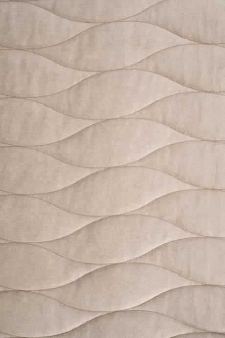 VARM SANDBEIGE MAGIC VELVET 3D – QUILTET VELOUR MED BØLGEMØNSTER