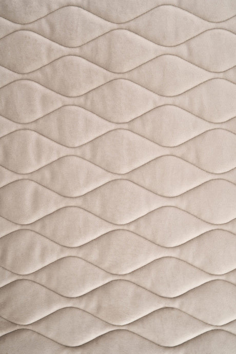 VARM SANDBEIGE MAGIC VELVET 3D – QUILTET VELOUR MED BLADMØNSTER