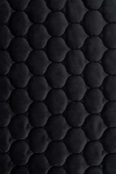 MAT NATSORT MAGIC VELVET 3D – QUILTET VELOUR MED DRÅBEMØNSTER