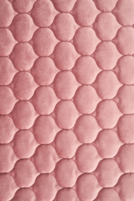 STØVET GAMMELROSA MAGIC VELVET 3D – QUILTET VELOUR MED DRÅBEMØNSTER