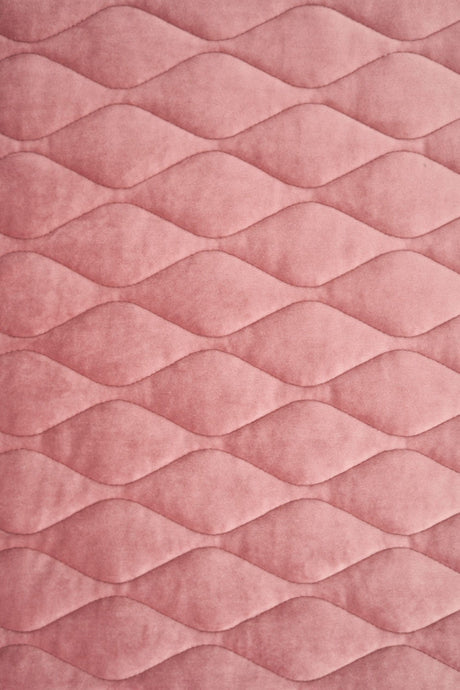 STØVET GAMMELROSA MAGIC VELVET 3D – QUILTET VELOUR MED BLADMØNSTER