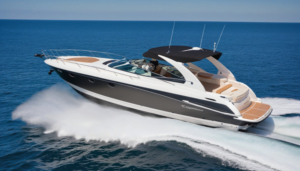 Motoryacht i fart med bimini i akryldug - eksempel på anvendelsesmiljø; farve og finish kan afvige fra varen