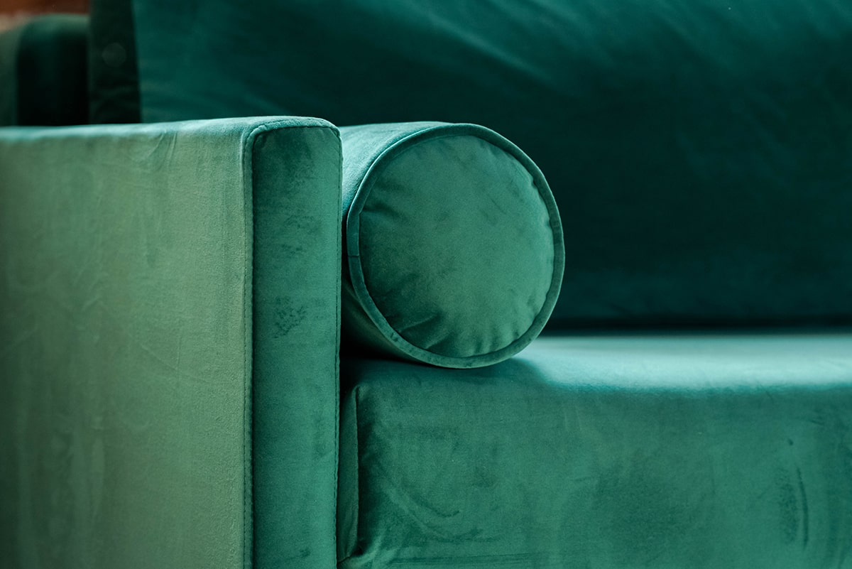 COGNACBRUN LET OG SLIDSTÆRK MØBELVELOUR