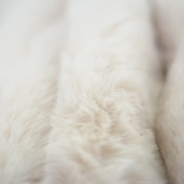 CREMEFARVET BUNNY MØBELSTOF – IMITERET PELS