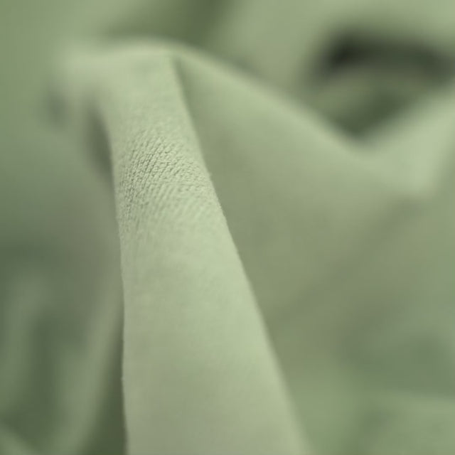 STØVET SALVIEGRØN UTTARIO VELVET MØBELVELOUR – SLIDSTÆRK & PETPROOF