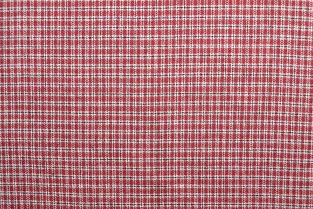 HVID SKOTSKTERNET FLANNEL M. SMÅ RØDE TERN