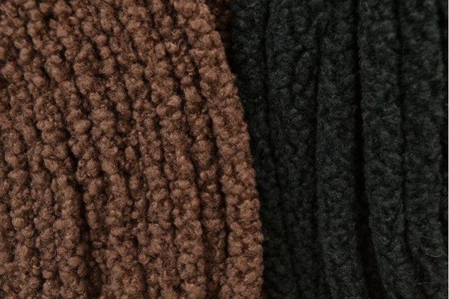 TAUPE TEDDY STOF MED STRÆK – BLØDT & VARMEISOLERENDE