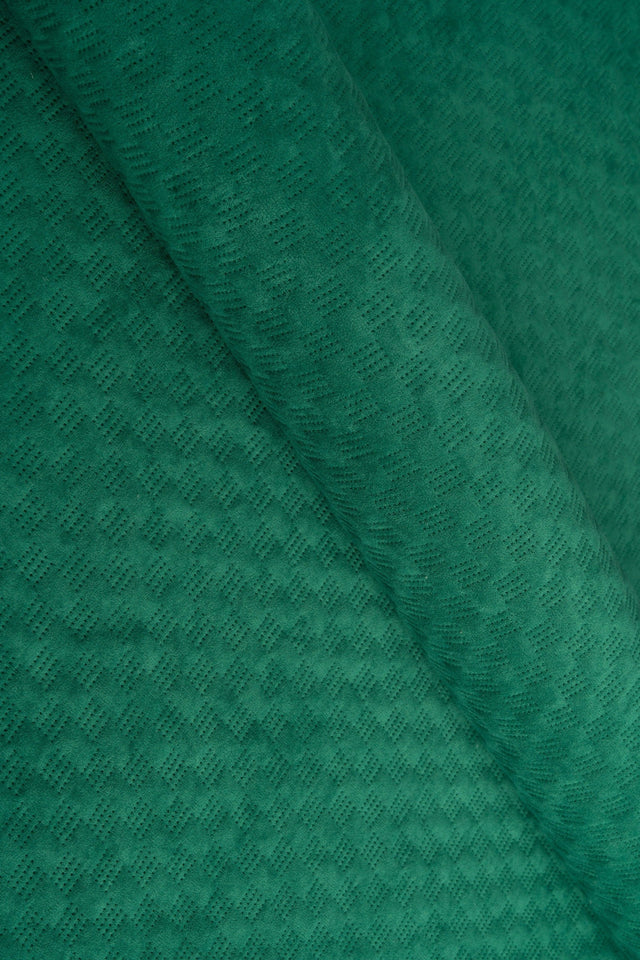 KLAR MALAKITGRØN UTTARIO VELVET 3D – QUILTET VELOUR MED FINT BØLGEMØNSTER