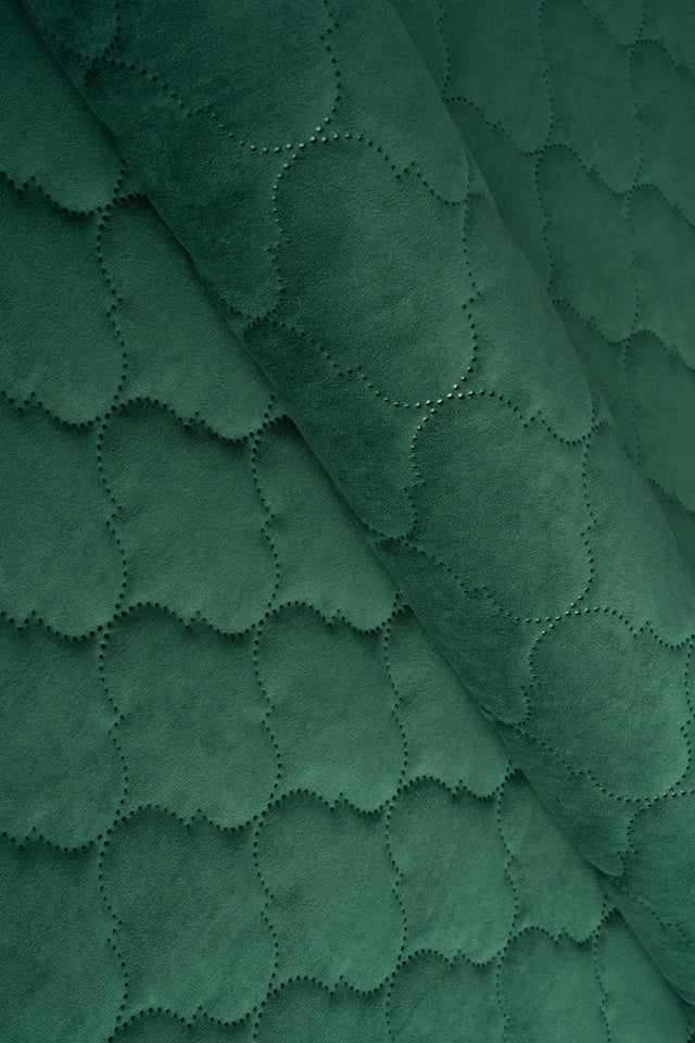 DÆMPET GRANGRØN UTTARIO VELVET 3D – QUILTET VELOUR MED BOBLEMØNSTER