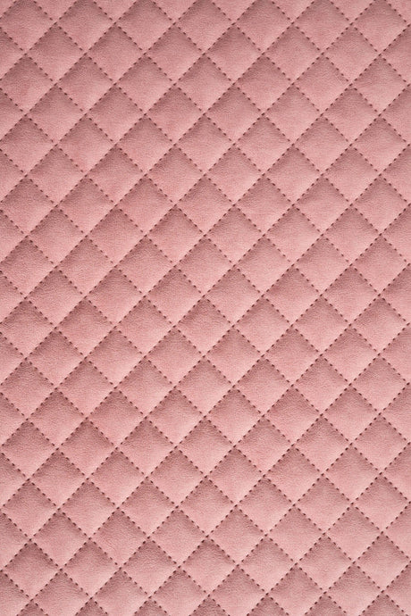 BLØD KORALROSA UTTARIO VELVET 3D – QUILTET VELOUR MED RUDEMØNSTER