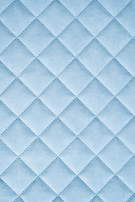 LYS HIMMELBLÅ UTTARIO VELVET 3D – QUILTET VELOUR MED VIFTEMØNSTER