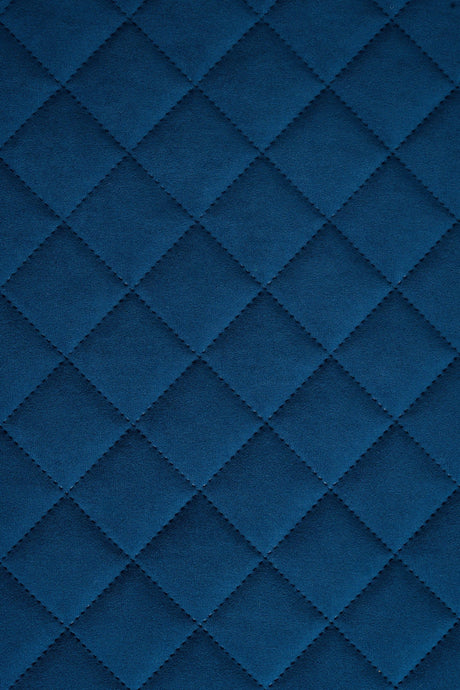 MØRK SAFIRBLÅ UTTARIO VELVET 3D – QUILTET VELOUR MED VIFTEMØNSTER