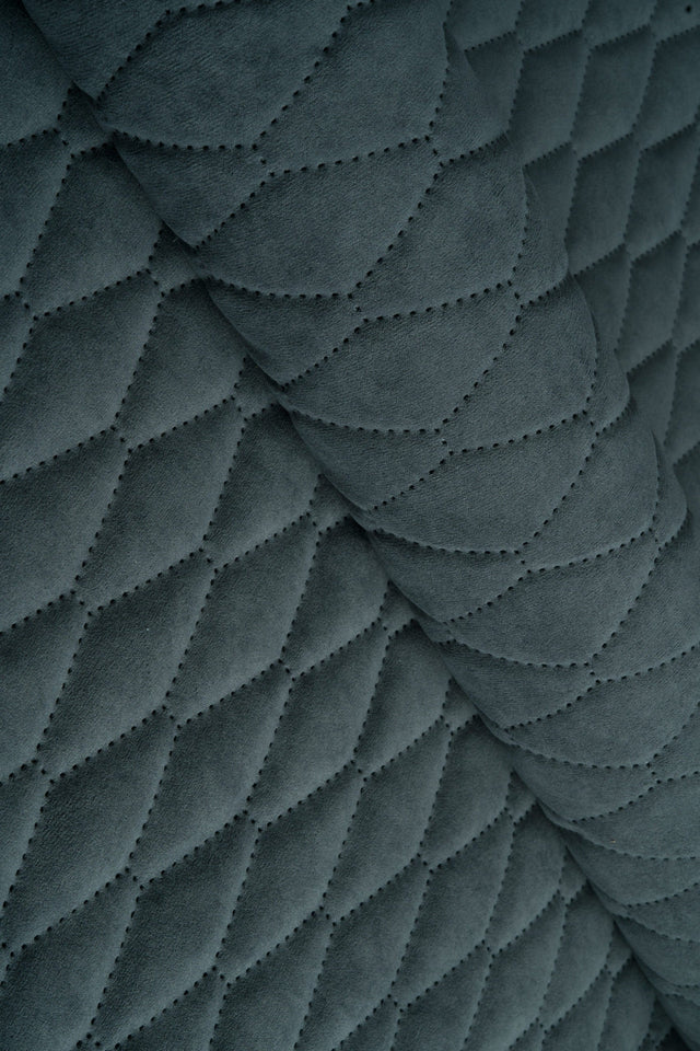 MØRK STORMGRÅ UTTARIO VELVET 3D – QUILTET VELOUR MED BLADMØNSTER