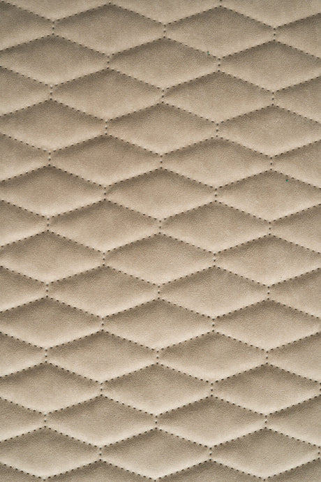 LUN KLITBEIGE UTTARIO VELVET 3D – QUILTET VELOUR MED BLADMØNSTER