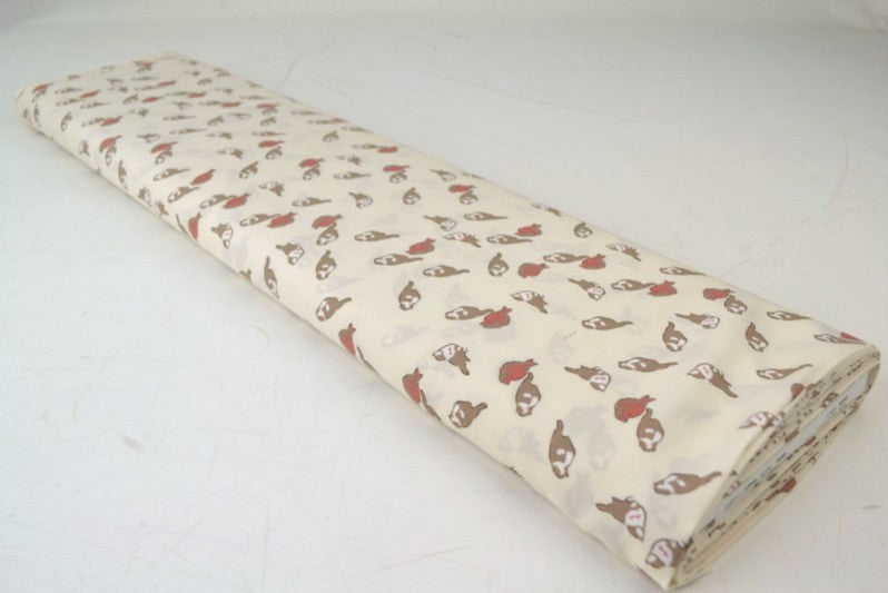 RÅHVIDT VISKOSE STOF MED SPURV OG RØDKÆLK PRINT – LET FALD & ELEGANT MAT GLANS