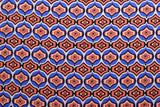 VISKOSE STOF MED RØDT OG BLÅT GEOMETRISK BUE PRINT – LET FALD & ELEGANT MAT GLANS
