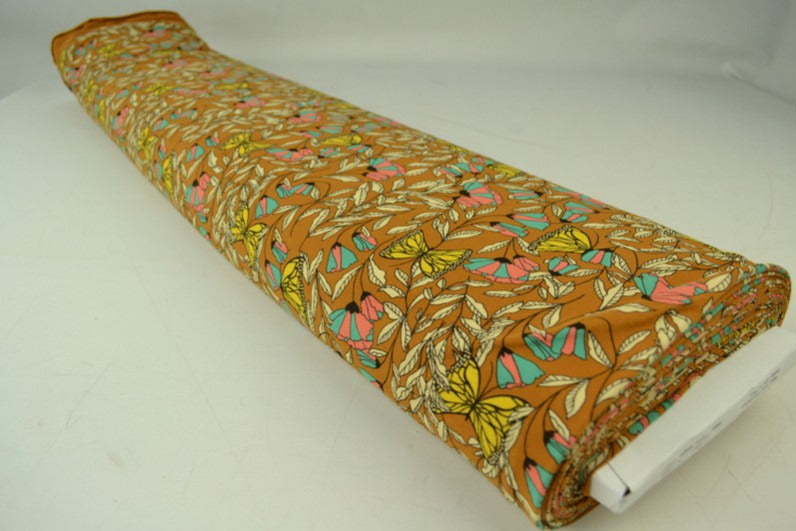 OCKRA BOMULLSRÖJA MED FJÄRILAR