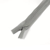 SILVERGRÅ OSYNLIG DRAGKEDJA 4 MM